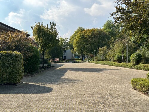 PKW-Stellplätze am Gebäude - 