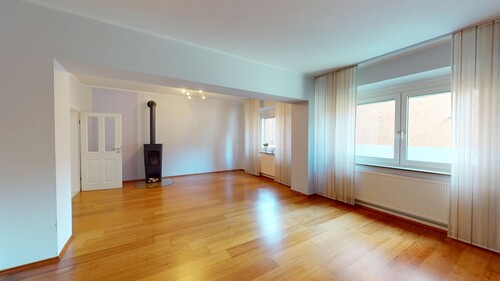 Wohn- und Esszimmer - Kreuzviertel erleben: Bezugsfreie Eigentumswohnung mit Raum für Ihre Wohnträume!