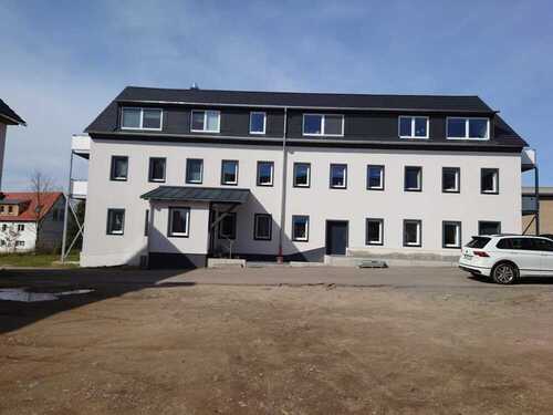 Haus- und Hofansicht --> - Wohnen auf dem Lande - Gemütliche EG-Wohnung ab sofort frei