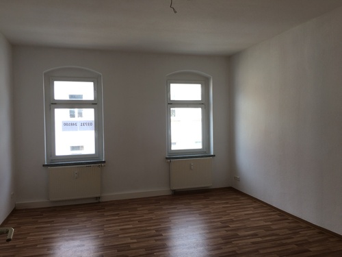 Wohnzimmer --> - Zentrales Wohnen in Freiberg - 370,00 EUR Kaltmiete, ca.  67,13 m² Wohnfläche