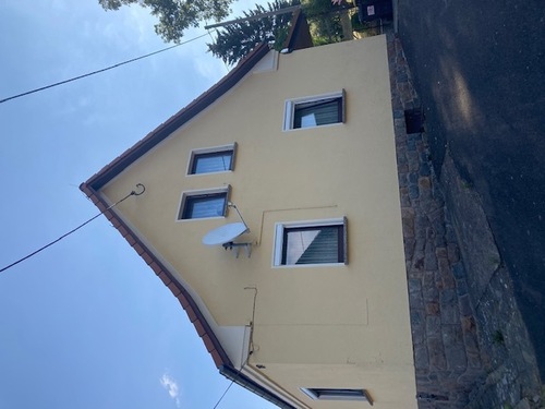 Hausansichten --> - Wohnen auf dem Lande mit sehr guter Infrastruktur im Ort