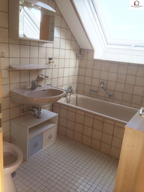 BadToilettte - Dachgeschoßwohnung mit 35,00 m² in Karlsbad zum Kaufen