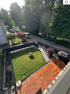 Blick vom Balkon in den Garten - 