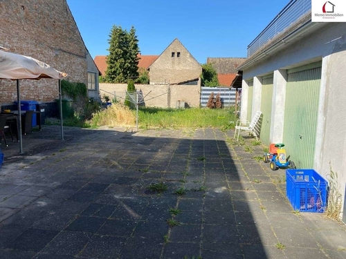 Hof mit Garagen - Mehrfamilienhaus, Wohnhaus mit 221,50 m² in Dettenheim zum Kaufen