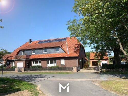 Straßenansicht - Sehr großzügiges Bauernhaus auf 2 Etagen mit viel Platz - Pferdehaltung möglich!