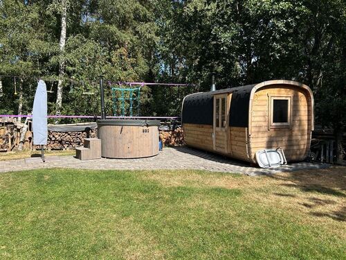 Sauna und Hot-Top im Außenbereich - 