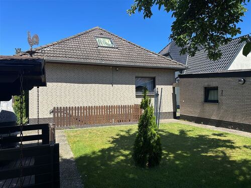 Wohnhaus mit Gartenanlage - 6 Zimmer Bungalow in Stolzenau