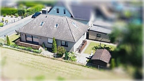 Vogelperspektive - Vielseitiges Einfamilienhaus mit viel Platz und Potenzial in zentraler Lager von Stolzenau
