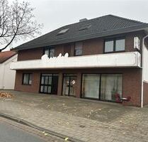 Im Herzen von Nienburg: Interessante Gewerbeeinheit in TOP Lage mit Ladenlokal, Wohnung und Halle - Nienburg (Weser)