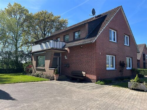 Wohnhaus mit 2 WEH - Interessantes Wohnhaus mit 2 Wohnungen, Nebengebäude und Grünland
