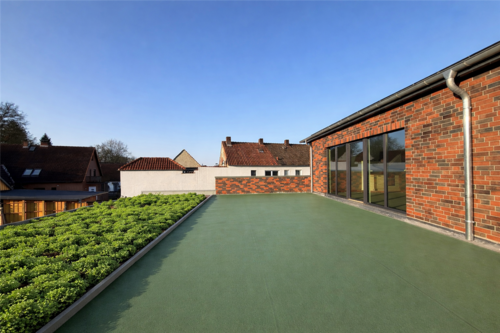 Terrassenbereich (Carport in Vorbereitung) - 