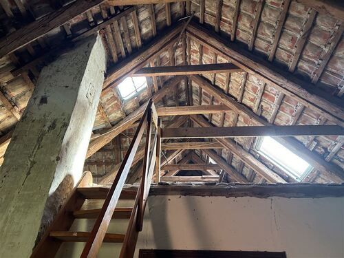 Dachstuhl m. Spitzboden - 