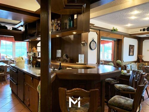 rustikaler Tresen in der Gaststube - 