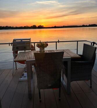  Den Sonnenuntergang auf dem Hausboot genießen - Ein Zuhause, auf dem Wasser oder im Hafen, exklusives Hausboot Neubau 2023