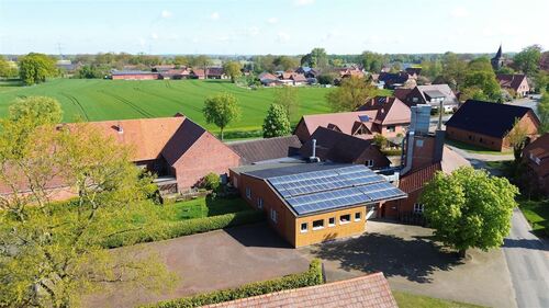 Werkstattgebäude mit PV-Anlage - 