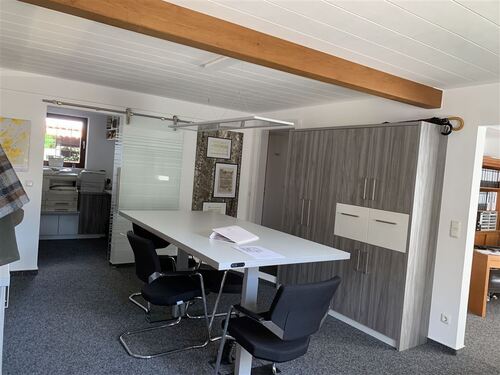 Besprechung - 