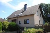 Hausansicht - Gepflegtes Wohnhaus mit traumhaftem Weitblick sucht neue Besitzer.