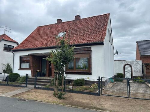 Wohnhaus - Gepflegte Immobilie mit großzügigen Nebenflächen, Garten und Ausbaureserve