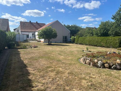 Garten mit Blick aufs Haus - 