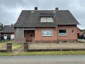 Einfamilienhaus - Solides Einfamilienhaus mit Garage, Nebengebäude und viel Raum zur Entfaltung