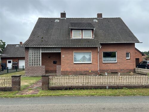 Einfamilienhaus - Solides Einfamilienhaus mit Garage, Nebengebäude und viel Raum zur Entfaltung