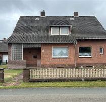 Solides Einfamilienhaus mit Garage, Nebengebäude und viel Raum zur Entfaltung - Stolzenau