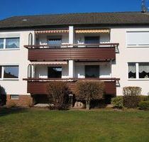 Wohnung im EG mit Balkon, Garage und Stellplatz in ruhiger Lage ... sucht lebensälteren Mieter ... - Garbsen