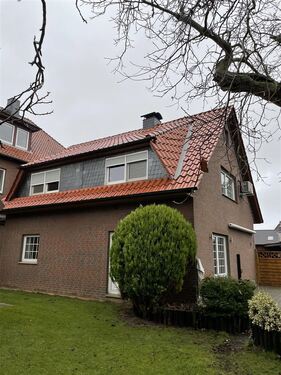 Wohnhaus m. Trapezerker - 