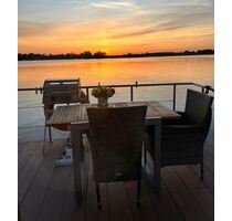 Ein Zuhause, auf dem Wasser oder im Hafen, exklusives Hausboot Neubau 2023 - Jabel b Waren