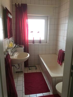 Bad mit Wanne - 