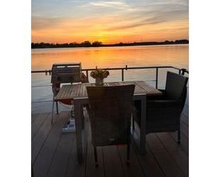 Ein Zuhause, auf dem Wasser oder im Hafen, exklusives Hausboot Neubau 2023 - Jabel b Waren