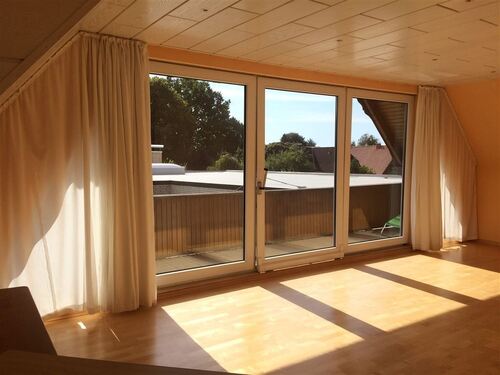 Wohnzimmer mit Loggia - 