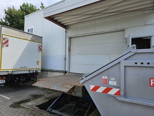 Halle mit Rampe - 