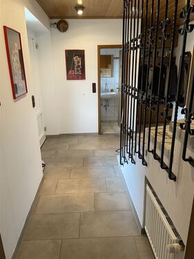 Flur u. Treppe in Mamor - 