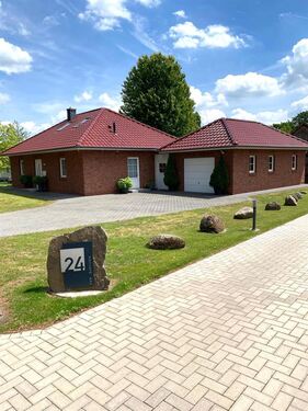 ebenerdiges Wohnhaus - Schicker neuwertiger Bungalow für die Familie oder auch für den Lebensabend, in TOP Lage. KP: VB