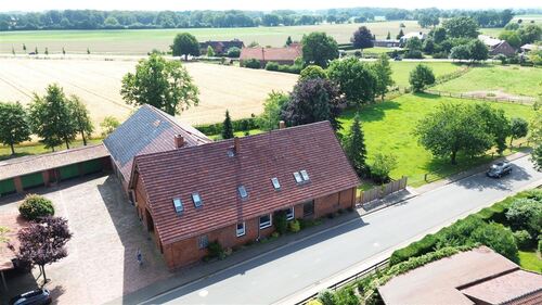 Bauernhof mit Ackeru. Weidenflächen - Bauernhof mit arrondierten Weide- und Ackerflächen, ideal für Pferdehaltung