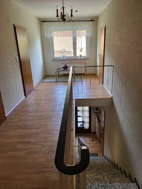 Flur OG mit Treppenhaus - 
