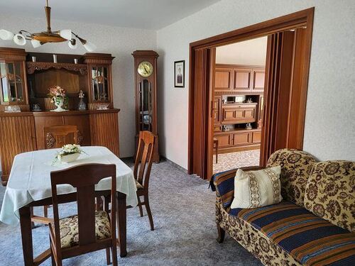 Wohnzimmer mit Zwischentür - 