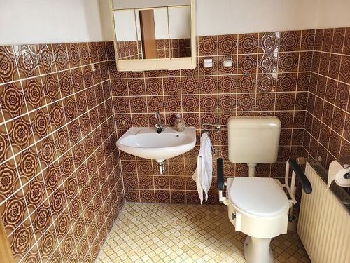 Badezimmer mit Wanne - 