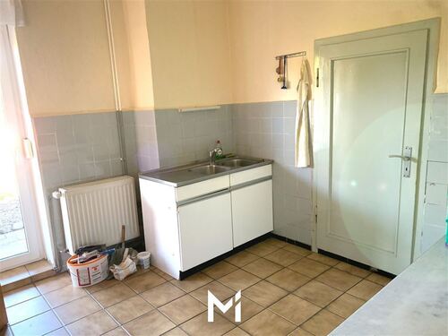 Küche mit Zugang in den Garten im Erdgeschoss - 