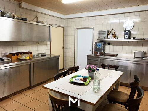 Küche mit Esstisch für das Personal - 