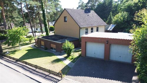 Wohnhaus/Doppelgarage - 7 Zimmer Einfamilienhaus in Steyerberg
