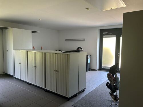 Abstellfläche in der Garage - 