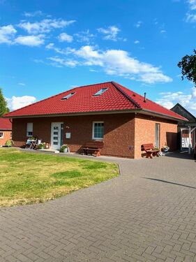 Bungalow Bj. 2020 - Schicker neuwertiger Bungalow (Bj. 2020) m. Carport, in zentraler Lage von Kirchdorf