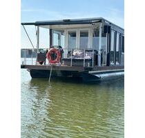 Ein Zuhause, auf dem Wasser oder im Hafen, exklusives Hausboot Neubau 2023 - Jabel b Waren