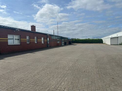 Anlieferung und Parkflächen - 