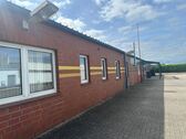 Fensterfront Veraltung u. Sozialräume - 