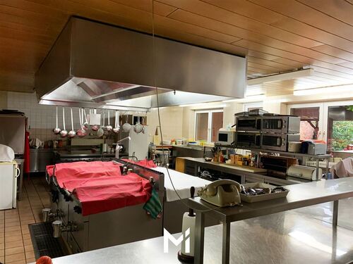 sehr großzügige Edelstahlküche - 