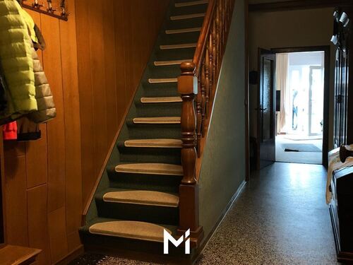 rustikaler Treppenaufgang in die Betreiberwohnung - 