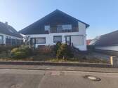 Vorderansicht.jpeg - schönes Zweifamilienhaus Queidersbach